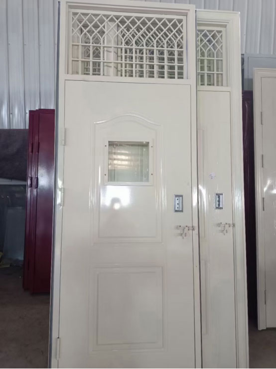 图木舒克学校教室门