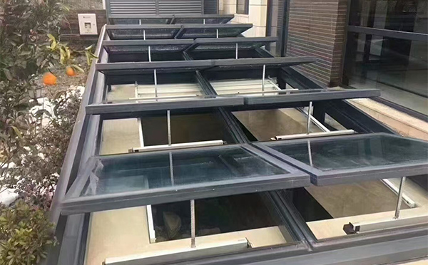 某轨道交通车辆维修车间图木舒克排烟窗应用