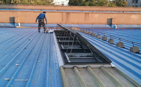 某区域性物流仓储中心图木舒克排烟窗系统安装项目